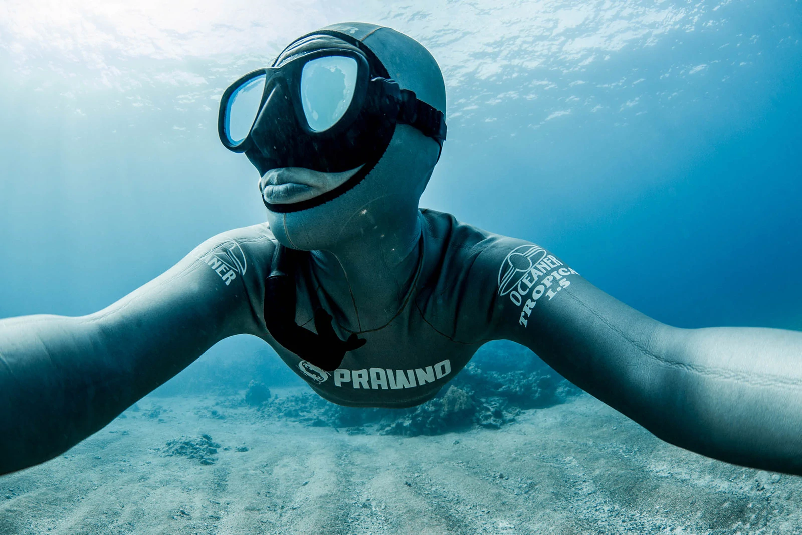 10 Underwater Freediving Pictures by Lia Barrett 11 lia barrett 11
