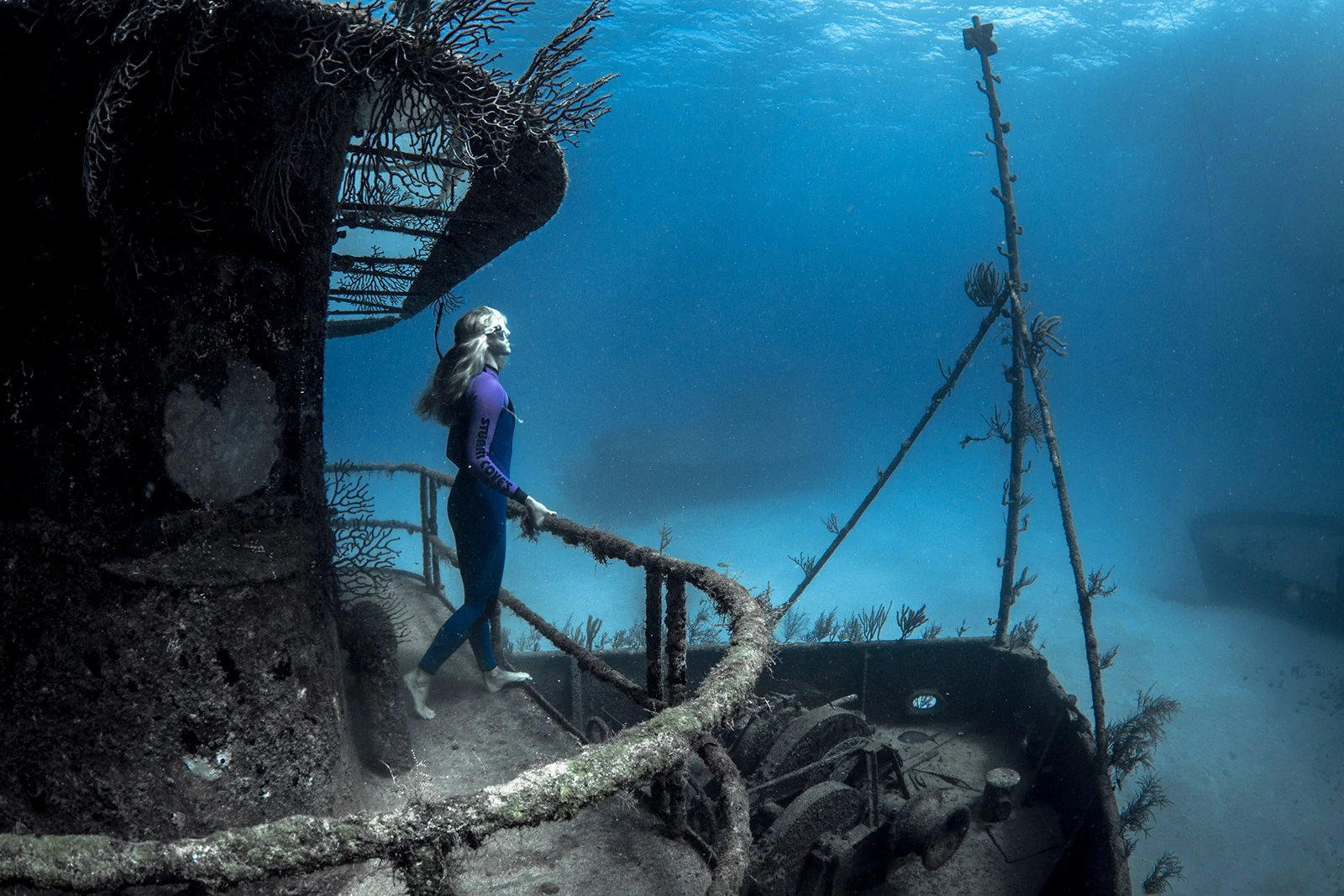 10 Underwater Freediving Pictures by Lia Barrett 1 lia barrett 1