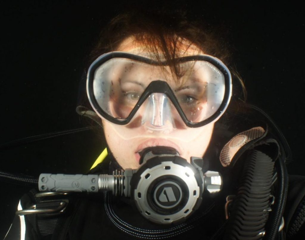 How to stop a dive mask fogging 1