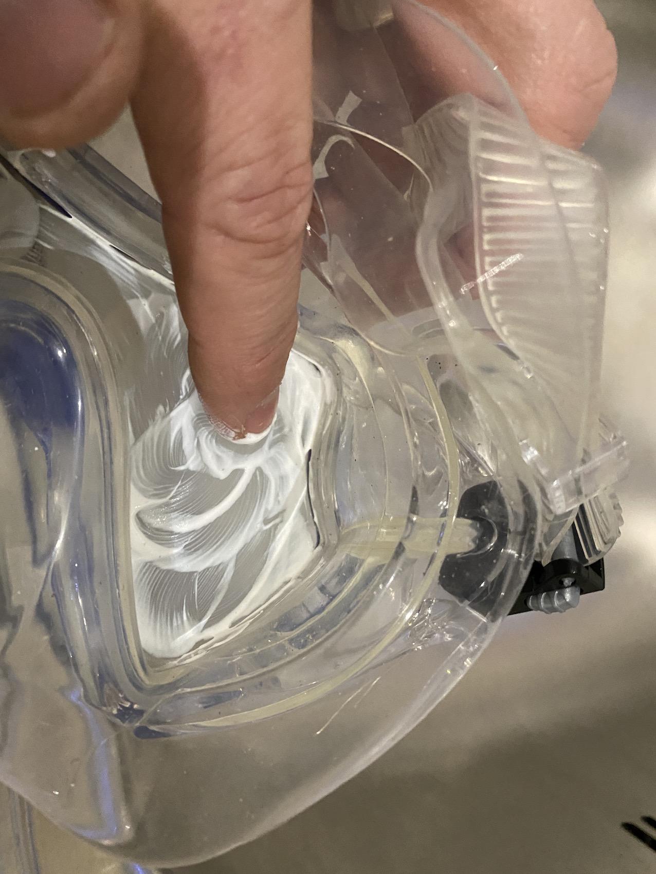 Essential hints and advice How to stop a dive mask fogging