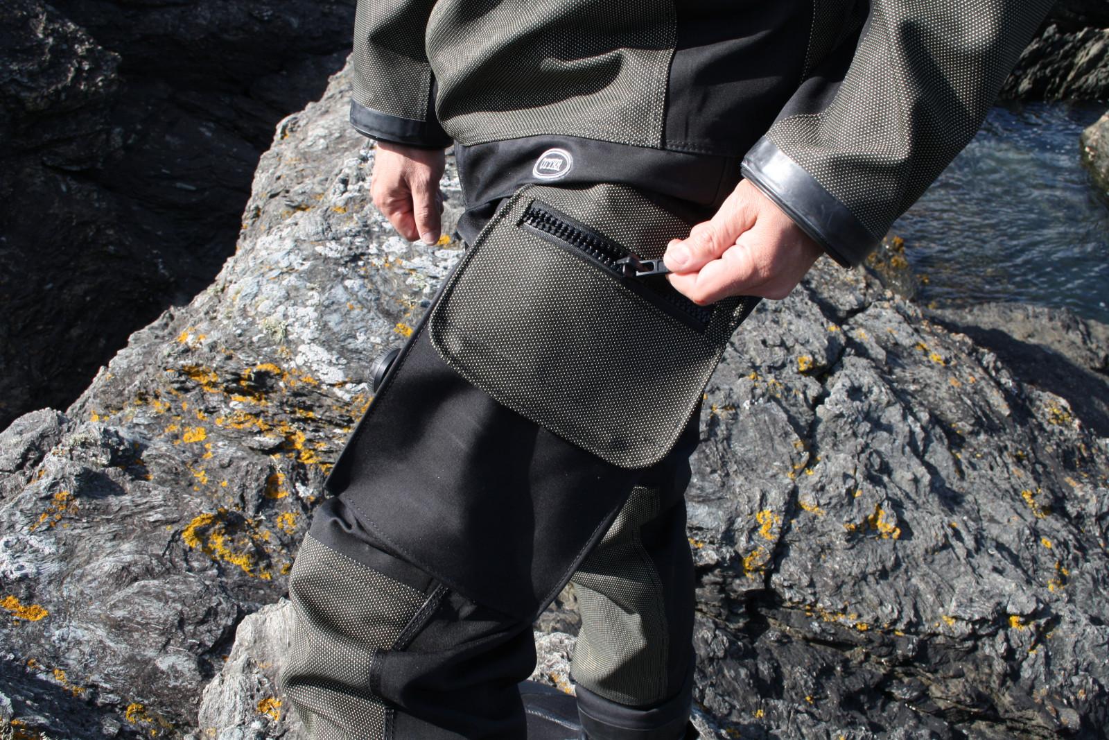 The spacious thigh pockets are well equipped with bungee cords and D-rings to secure the contents - slates, back-up torches, etc