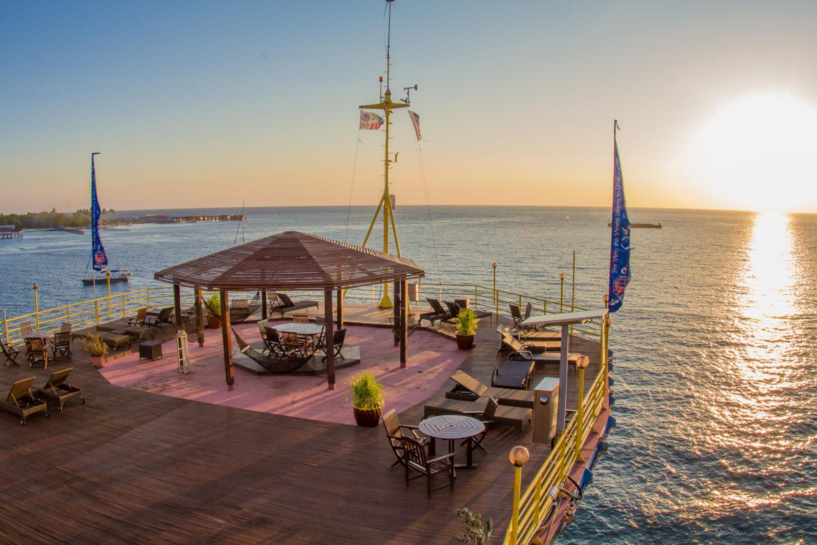 Seaventures Sundeck Sunset. Photo credit Jonatan Sanchez.