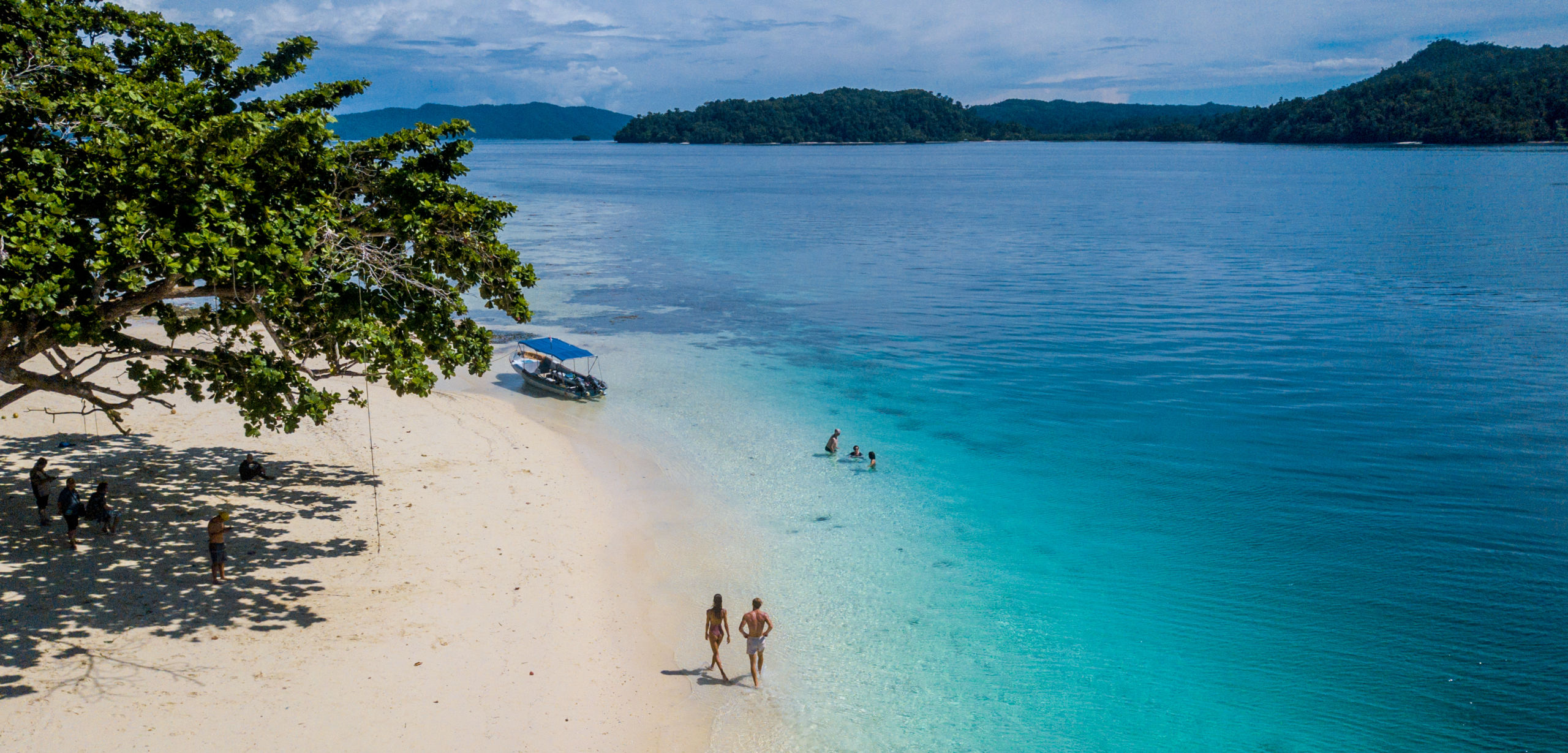 Dive Raja Ampat - New Homestay Experience 6 Meridian Adventure Dive.