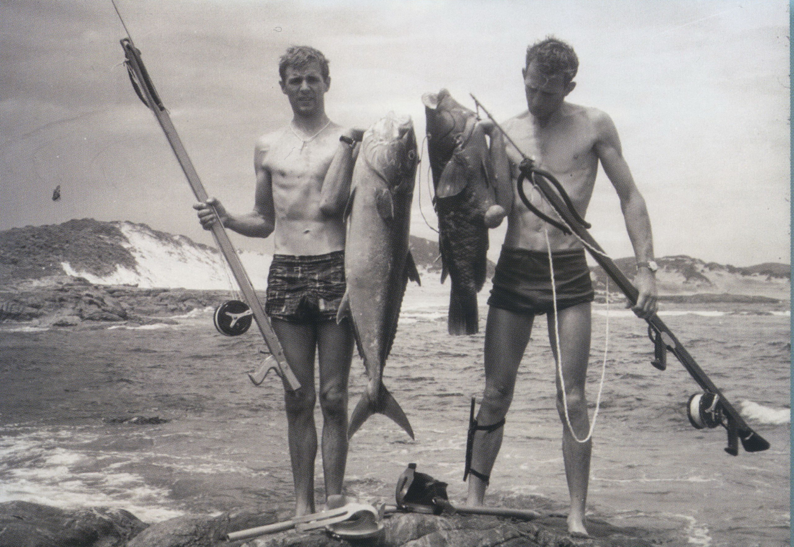 Rodney Fox (Left) Spearfishing in 1961