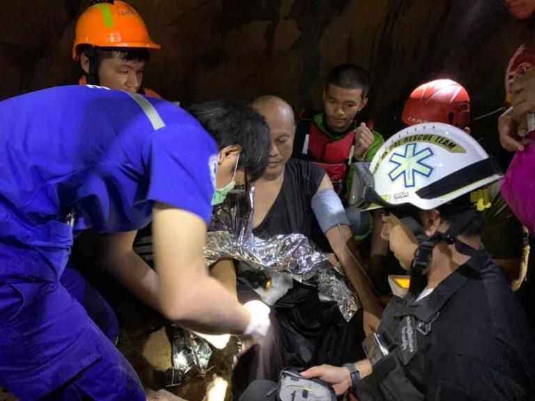 Divers rescue Buddhist monk from flooded Thai cave