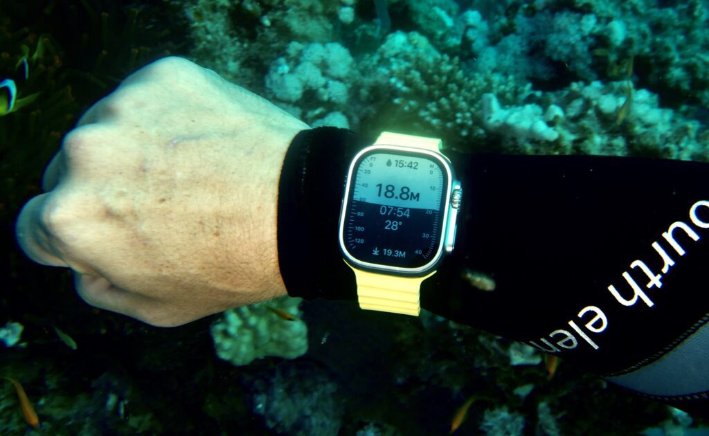 Reach new depths with the Oceanic+ app and Apple Watch Ultra - Apple (CA)