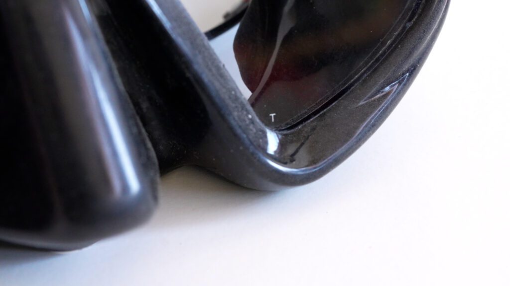 Scuba Mask Buying Guide Top 10 Tips 10 tempered glass 'T'