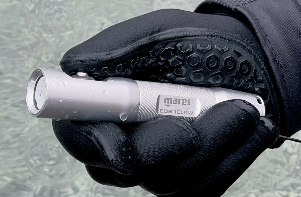 Mares EOS Dive Torches: An In-Depth Review 3 Mares EOS 32LRZ Grip