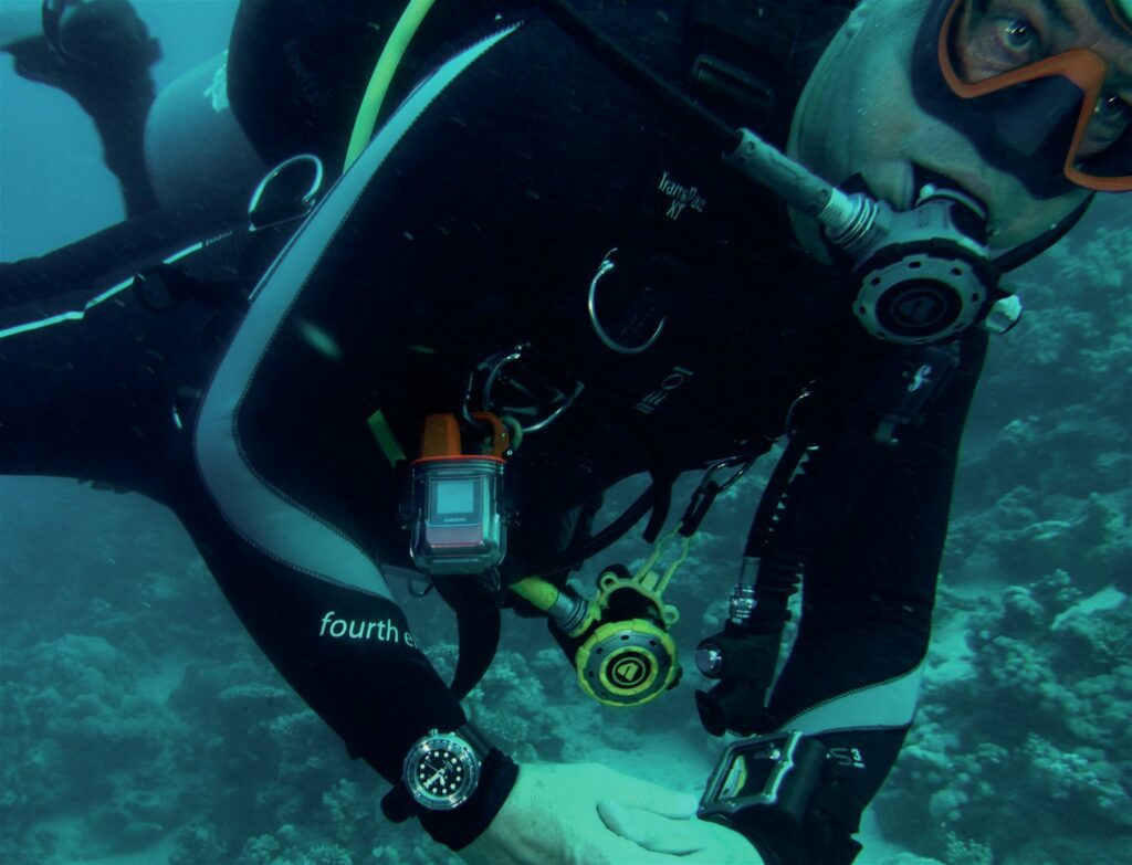 Scuba diver wearing GARMIN INREACH MINI