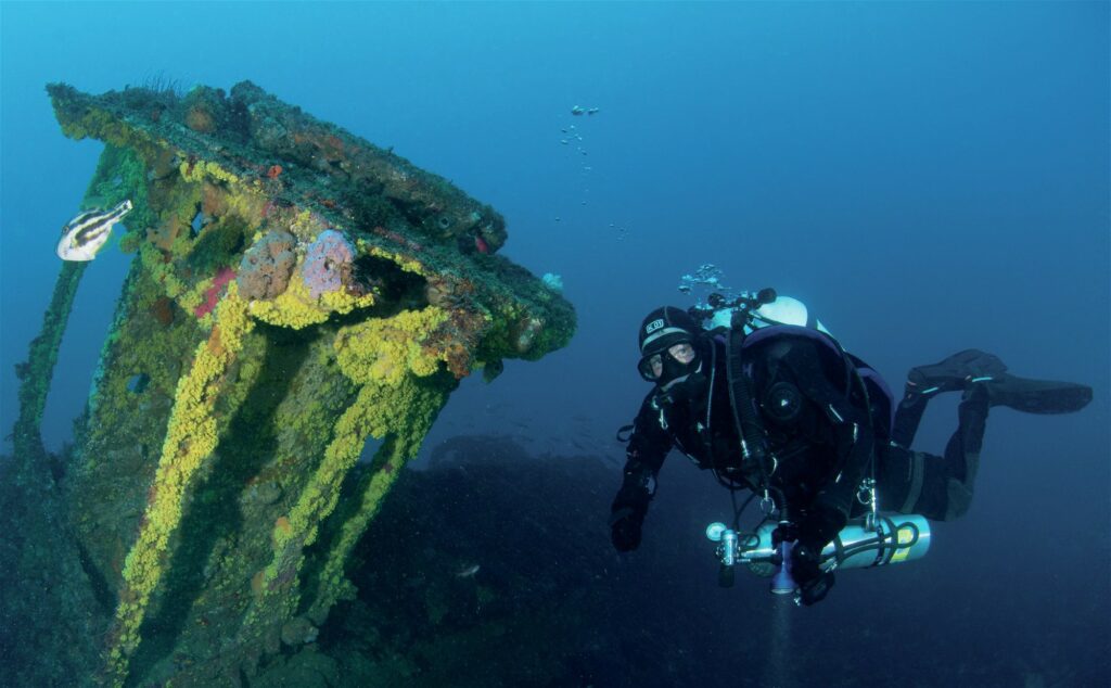 Diver outside the J5 wreck © Ben Claydon