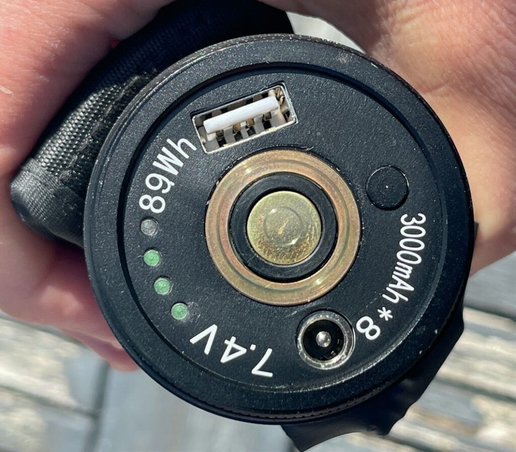 ORCATORCH D630 V2.0: Solid Primary Dive Torch 4 ORCATORCH D630 V2.0 Charge Port