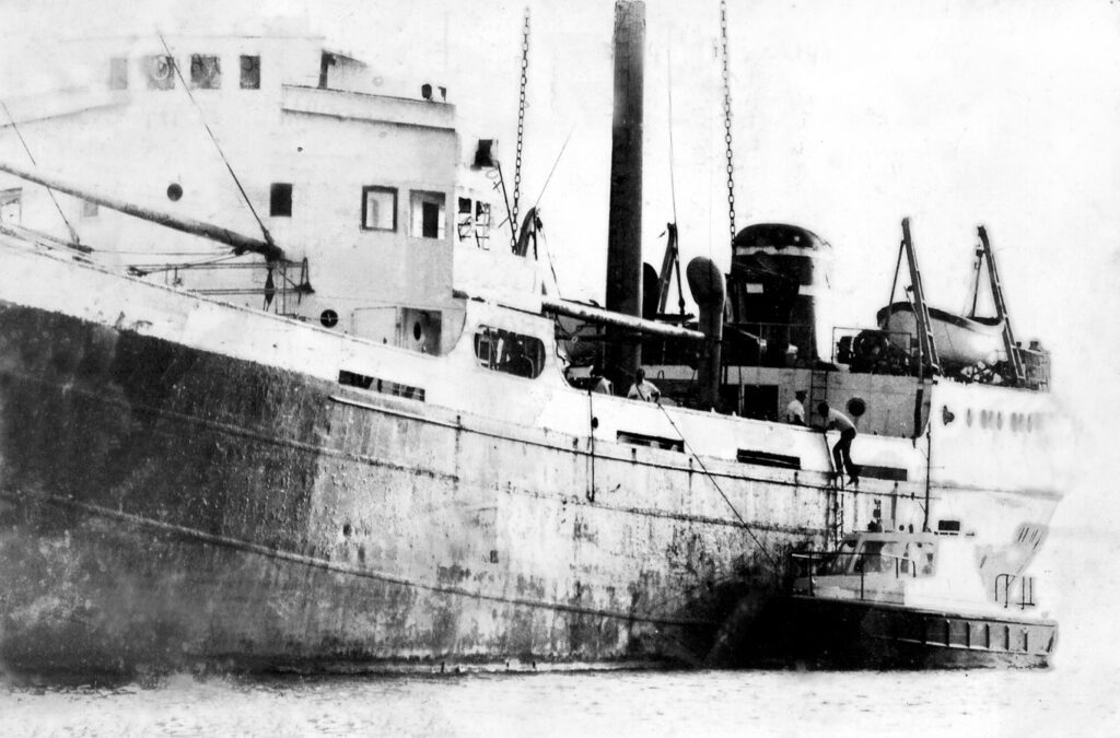 The Hilma Hooker was in a sorry state when it arrived on Bonaire