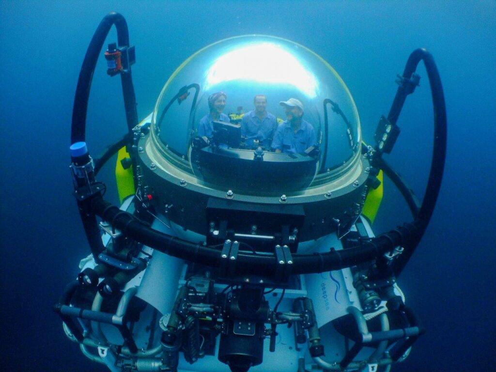 In search or prickly sharks: The DeepSea submersible (Jose Antonio ‘Moño’ Castro Salazar)