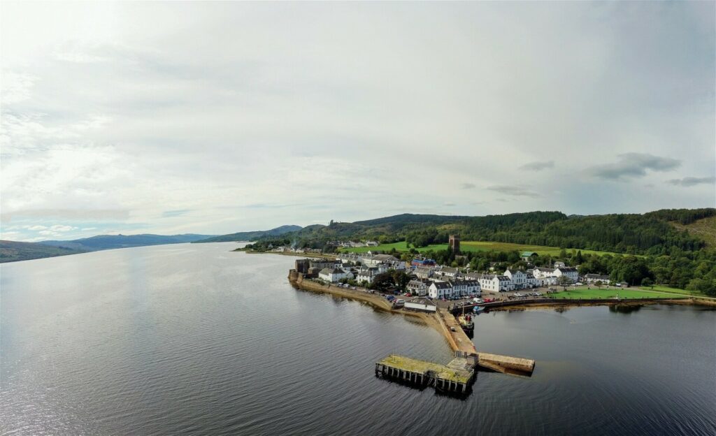 The pier was at centre of the famous Loch Fyne herring fishery in the first half of the last century, the significance of which is reflected in the herring’s presence on the town’s coat of arms.