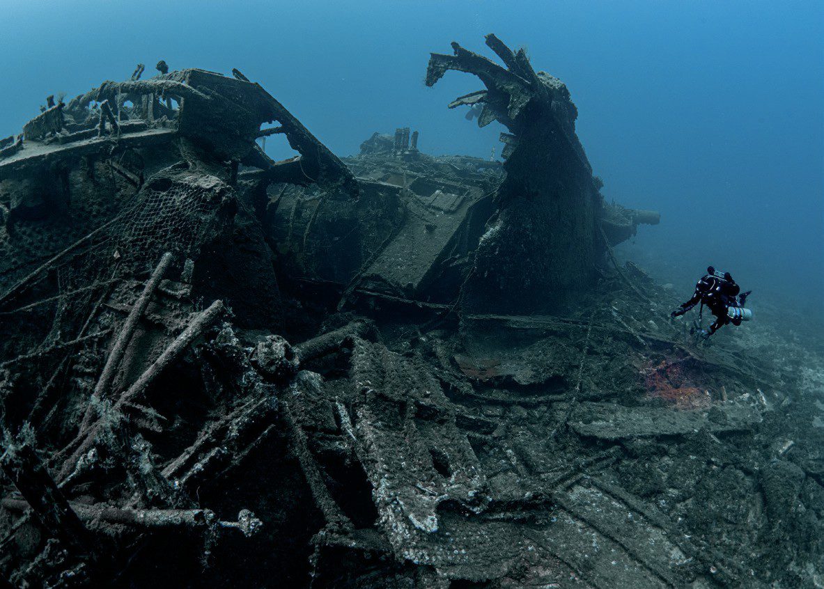 There are artificial wrecks on the bottom that have been sunk specifically to attract diving tourism.