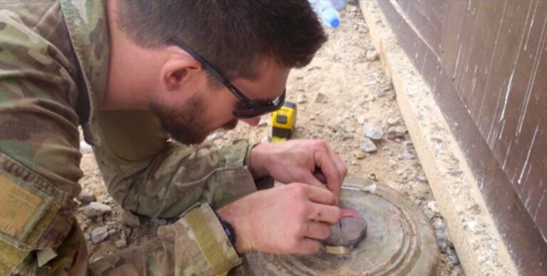 Ash Semmens defusing a Russian explosive device in Afghanistan