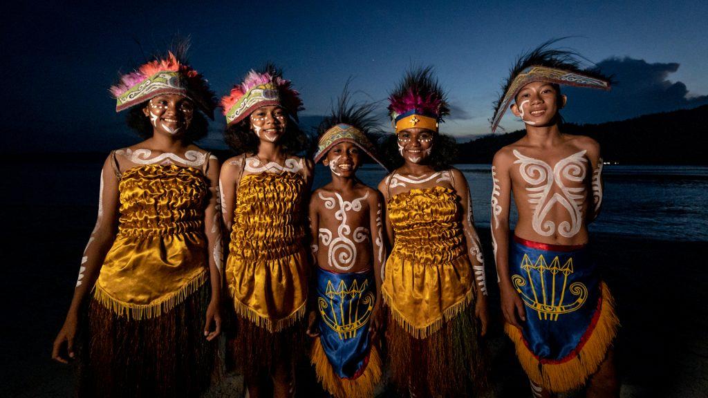 The Birds of Paradise of Raja Ampat 3 The Birds of Paradise of Raja Ampat